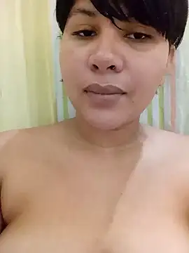 Snapshot of Yara0k chatting on 12.19.24 Yara0k online show from 12.19.24