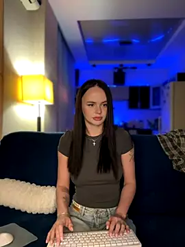 Snapshot of DinaTasty chatting on 10.22.25 DinaTasty online show from 10.22.25