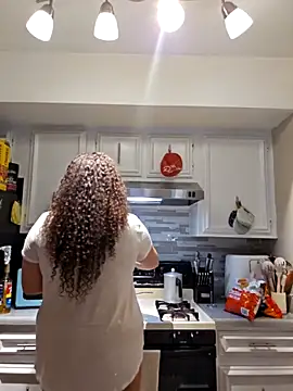 Snapshot of honeeyyy_pot chatting on 02.14.26 honeeyyy pot online show from 02.14.26