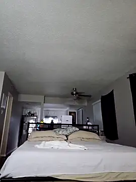 Snapshot of honeeyyy_pot chatting on 02.25.26 honeeyyy pot online show from 02.25.26