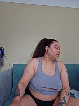 Snapshot of honeeyyy_pot chatting on 03.15.26 honeeyyy pot online show from 03.15.26