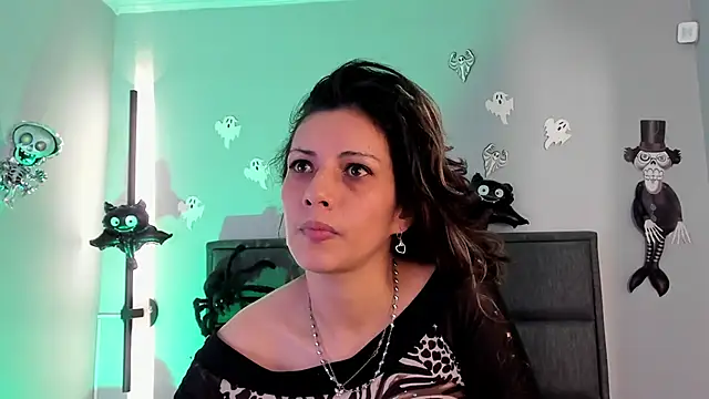 Snapshot of bulma_bambina_ chatting on 10.27.25 bulma bambina  online show from 10.27.25