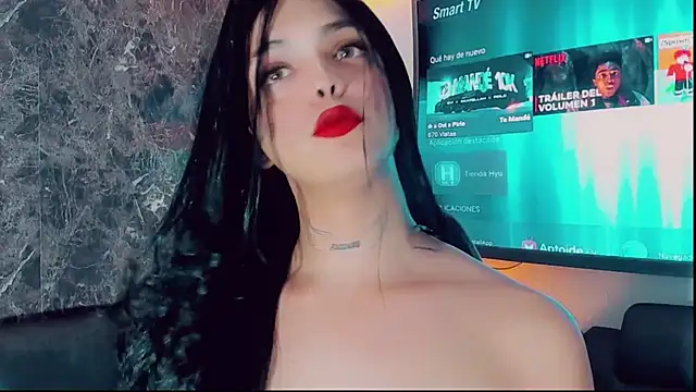 Emmaa Saenz  online show from 11.26.25