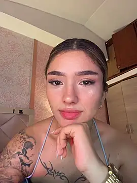 Snapshot of Arianavillada chatting on 06.15.26 Arianavillada online show from 06.15.26