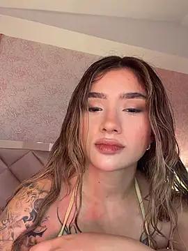 Snapshot of Arianavillada chatting on 07.15.26 Arianavillada online show from 07.15.26
