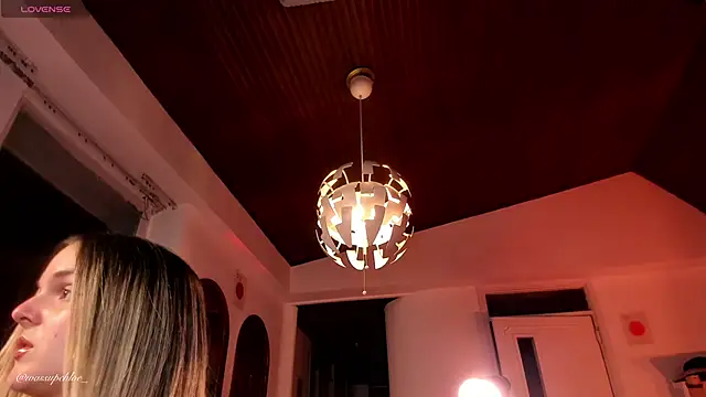 misschloe   online show from 03.29.26