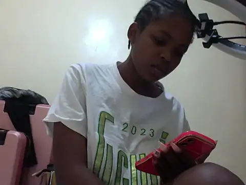 Snapshot of queen-sasha chatting on 06.16.26 queen-sasha online show from 06.16.26