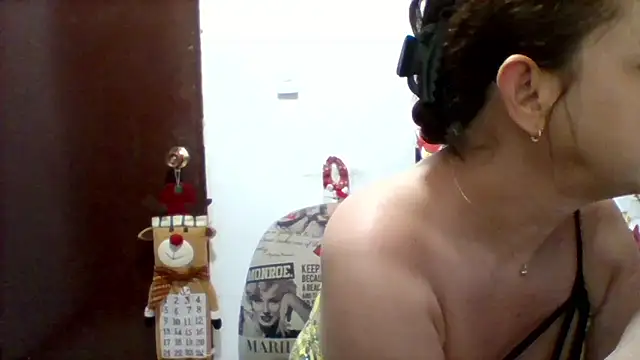 Snapshot of Alisson_brand chatting on 12.14.24 Alisson brand online show from 12.14.24
