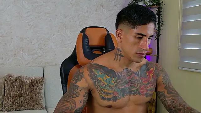 Snapshot of AdanReilly chatting on 12.05.24 AdanReilly online show from 12.05.24