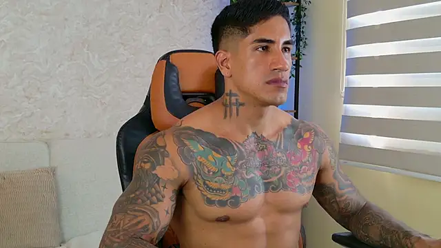 Snapshot of AdanReilly chatting on 02.01.25 AdanReilly online show from 02.01.25