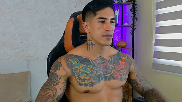 Snapshot of AdanReilly chatting on 02.22.25 AdanReilly online show from 02.22.25