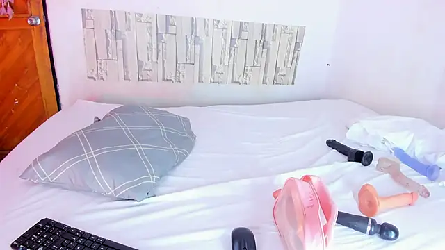 Emily Coper18 online show from 03.22.25