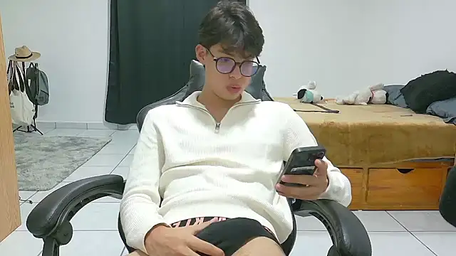 Snapshot of Jacotnk chatting on 10.05.25 Jacotnk online show from 10.05.25