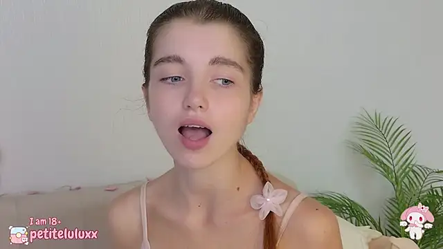 petiteluluxx online show from 09.13.25