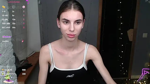 Snapshot of EmmyGreans chatting on 12.10.24 EmmyGreans online show from 12.10.24