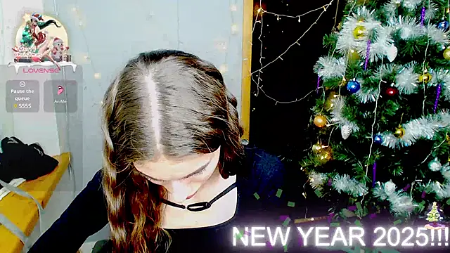 Snapshot of EmmyGreans chatting on 12.30.24 EmmyGreans online show from 12.30.24