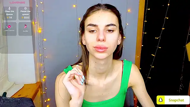 Snapshot of EmmyGreans chatting on 01.25.25 EmmyGreans online show from 01.25.25