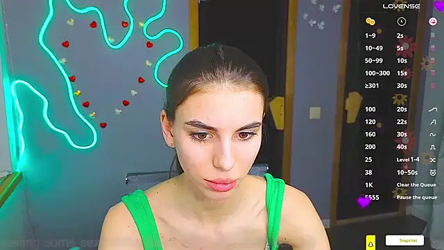 Snapshot of EmmyGreans chatting on 02.28.25 EmmyGreans online show from 02.28.25