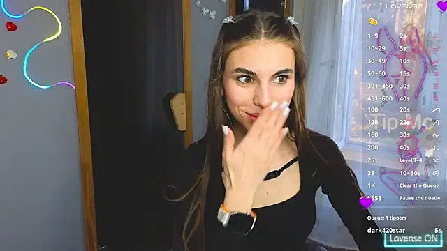 Snapshot of EmmyGreans chatting on 03.07.25 EmmyGreans online show from 03.07.25