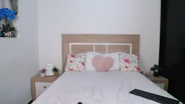 AylinRoss online show from 10.17.25