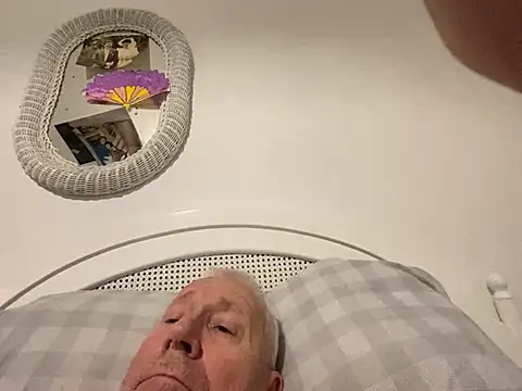 Snapshot of Bossinmidd12 chatting on 12.07.24 Bossinmidd12 online show from 12.07.24