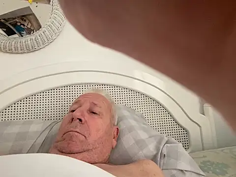 Snapshot of Bossinmidd12 chatting on 12.11.24 Bossinmidd12 online show from 12.11.24