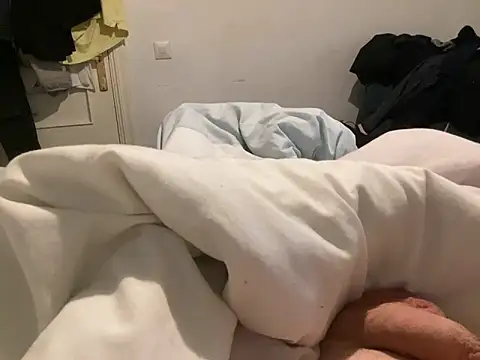 Snapshot of Bossinmidd12 chatting on 12.21.24 Bossinmidd12 online show from 12.21.24