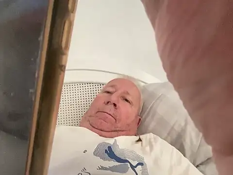 Snapshot of Bossinmidd12 chatting on 01.23.25 Bossinmidd12 online show from 01.23.25