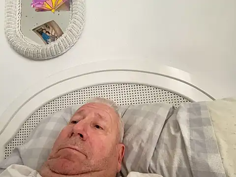 Snapshot of Bossinmidd12 chatting on 02.01.25 Bossinmidd12 online show from 02.01.25