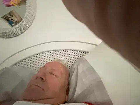 Snapshot of Bossinmidd12 chatting on 02.21.25 Bossinmidd12 online show from 02.21.25