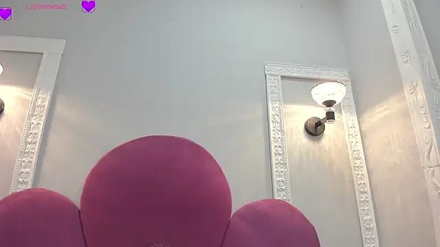 Snapshot of Emasanders chatting on 12.11.24 Emasanders online show from 12.11.24