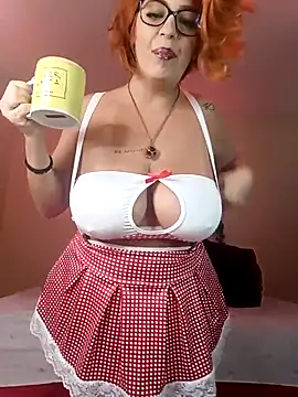 Snapshot of Escarlate4you_ chatting on 09.28.25 Escarlate4you online show from 09.28.25