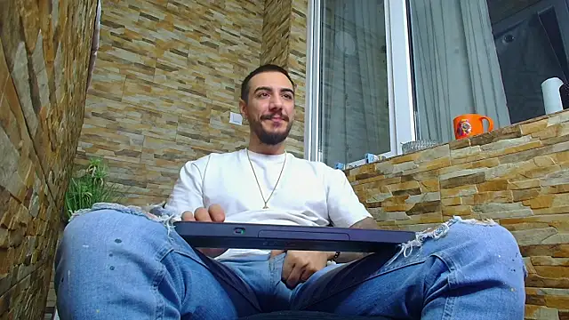 Snapshot of AndrewBanner chatting on 01.15.25 AndrewBanner online show from 01.15.25