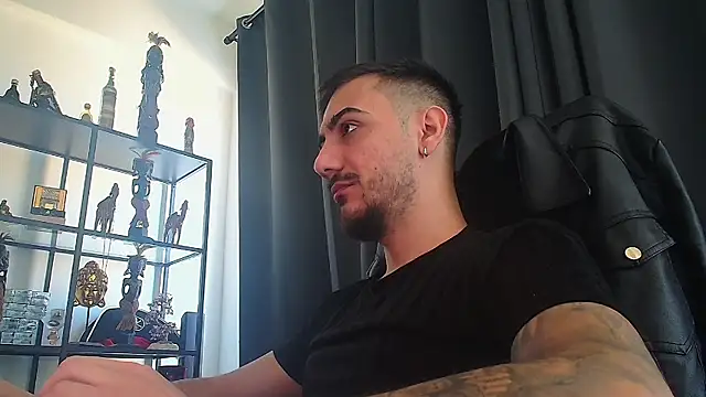 Snapshot of AndrewBanner chatting on 03.19.25 AndrewBanner online show from 03.19.25