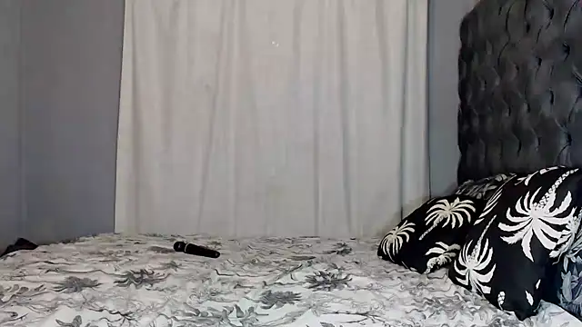 MissTiTi01 online show from 10.29.25