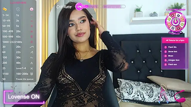 Snapshot of coraline_v chatting on 03.16.25 coraline v online show from 03.16.25