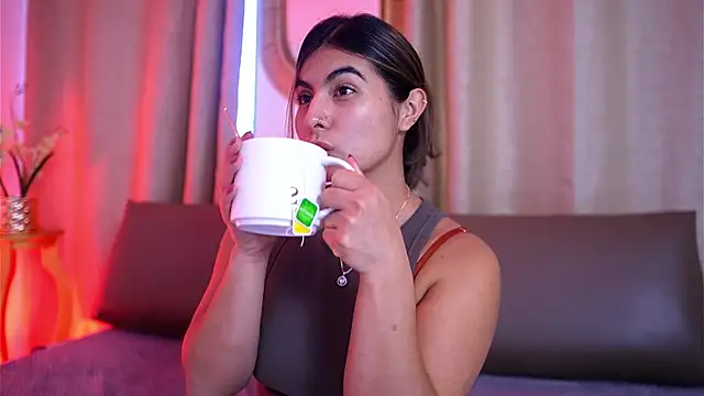 Snapshot of ShelleyMorell chatting on 10.02.25 ShelleyMorell online show from 10.02.25