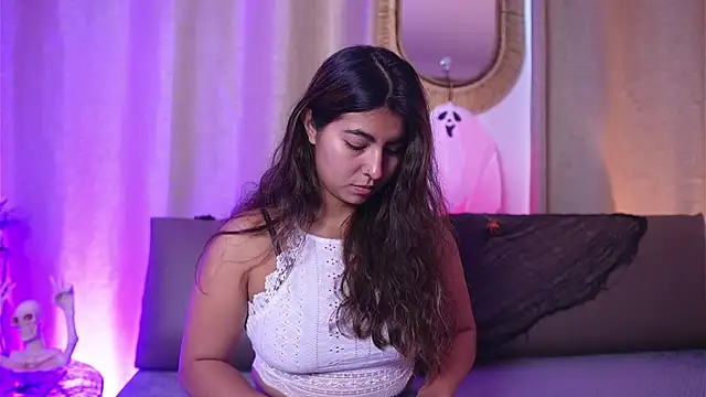 Snapshot of ShelleyMorell chatting on 10.16.25 ShelleyMorell online show from 10.16.25