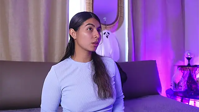 Snapshot of ShelleyMorell chatting on 10.21.25 ShelleyMorell online show from 10.21.25