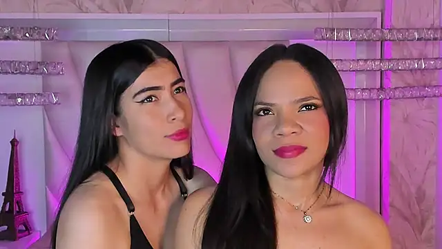 Snapshot of siara_and_zoe chatting on 05.11.26 siara and zoe online show from 05.11.26