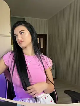 Snapshot of Julietta_a chatting on 10.11.25 Julietta a online show from 10.11.25