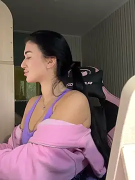 Snapshot of Julietta_a chatting on 10.27.25 Julietta a online show from 10.27.25