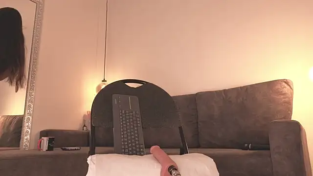 Isabella francoo online show from 12.22.25