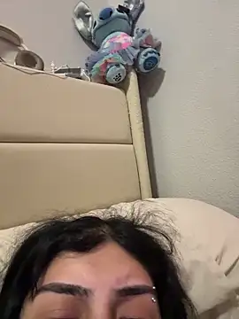 ThickerThanYoBitch online show from 11.14.25