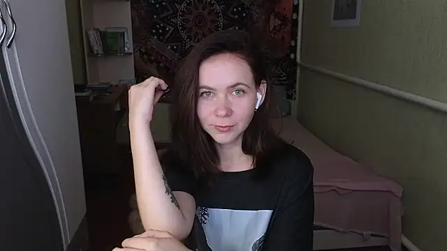 Riley Roo online show from 09.17.25