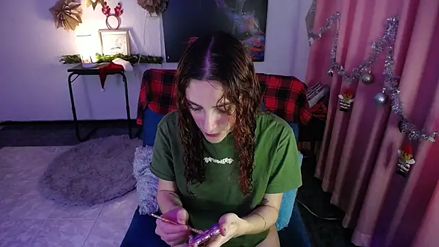Snapshot of IsaBaileys_ chatting on 12.18.24 IsaBaileys online show from 12.18.24