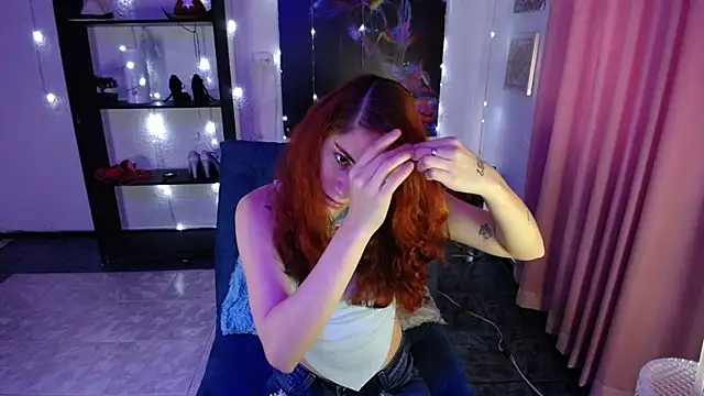 Snapshot of IsaBaileys_ chatting on 02.06.25 IsaBaileys online show from 02.06.25