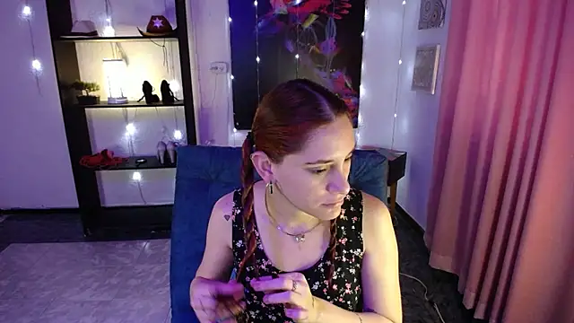 Snapshot of IsaBaileys_ chatting on 02.07.25 IsaBaileys online show from 02.07.25