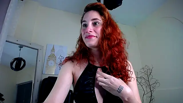Snapshot of IsaBaileys_ chatting on 03.11.25 IsaBaileys online show from 03.11.25