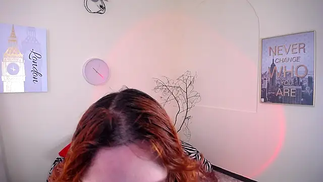 Snapshot of IsaBaileys_ chatting on 03.21.25 IsaBaileys online show from 03.21.25